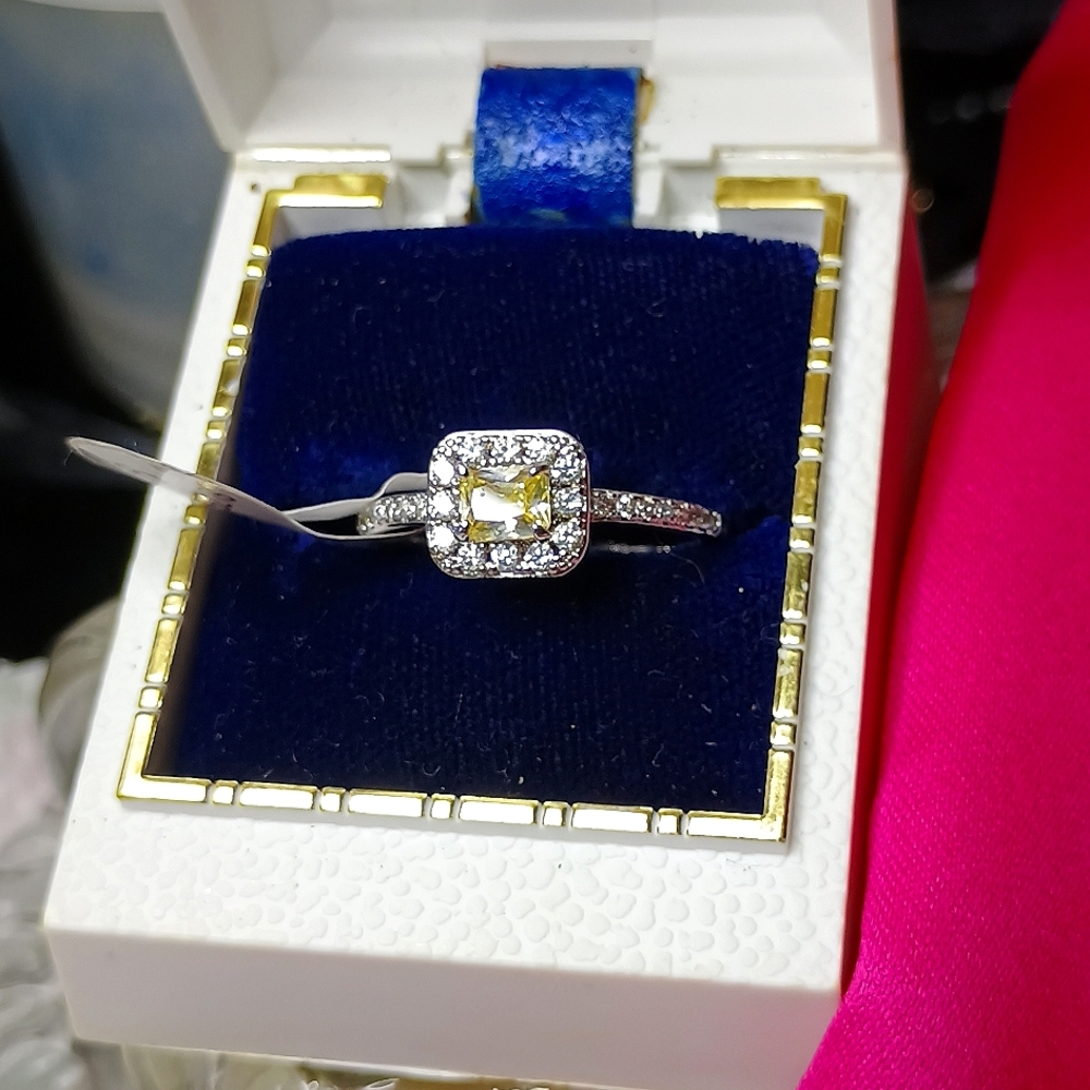 Elegant Silver Moissanite and Gold Women's Ring